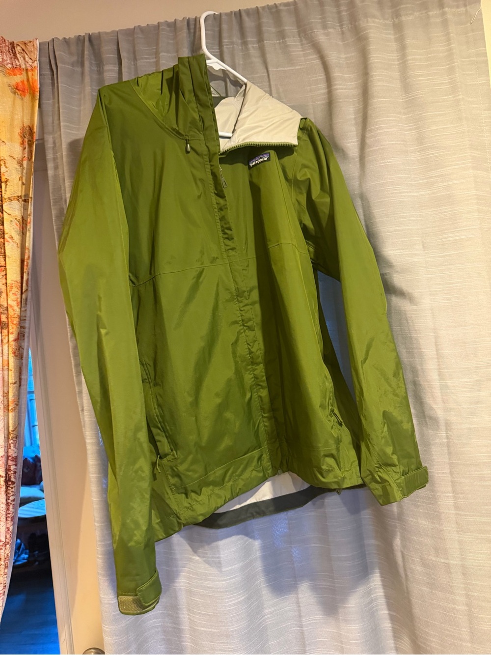 Patagonia Men’s Lightweight Hooded Rain Jacket - Green